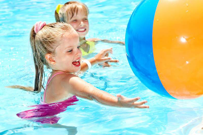 summer-camp-in-pool-wall-street-salerno